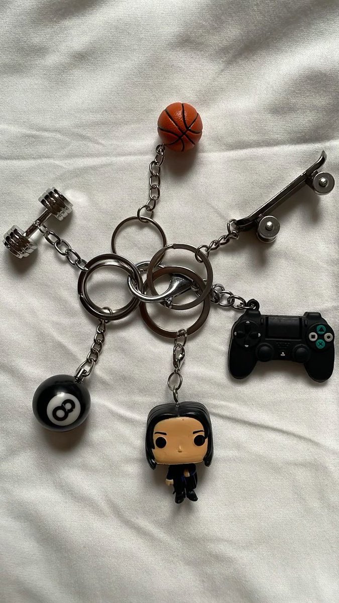 MR_BlueM's tweet photo. Key chains + corporate pants https://t.co/W85781Y8QE