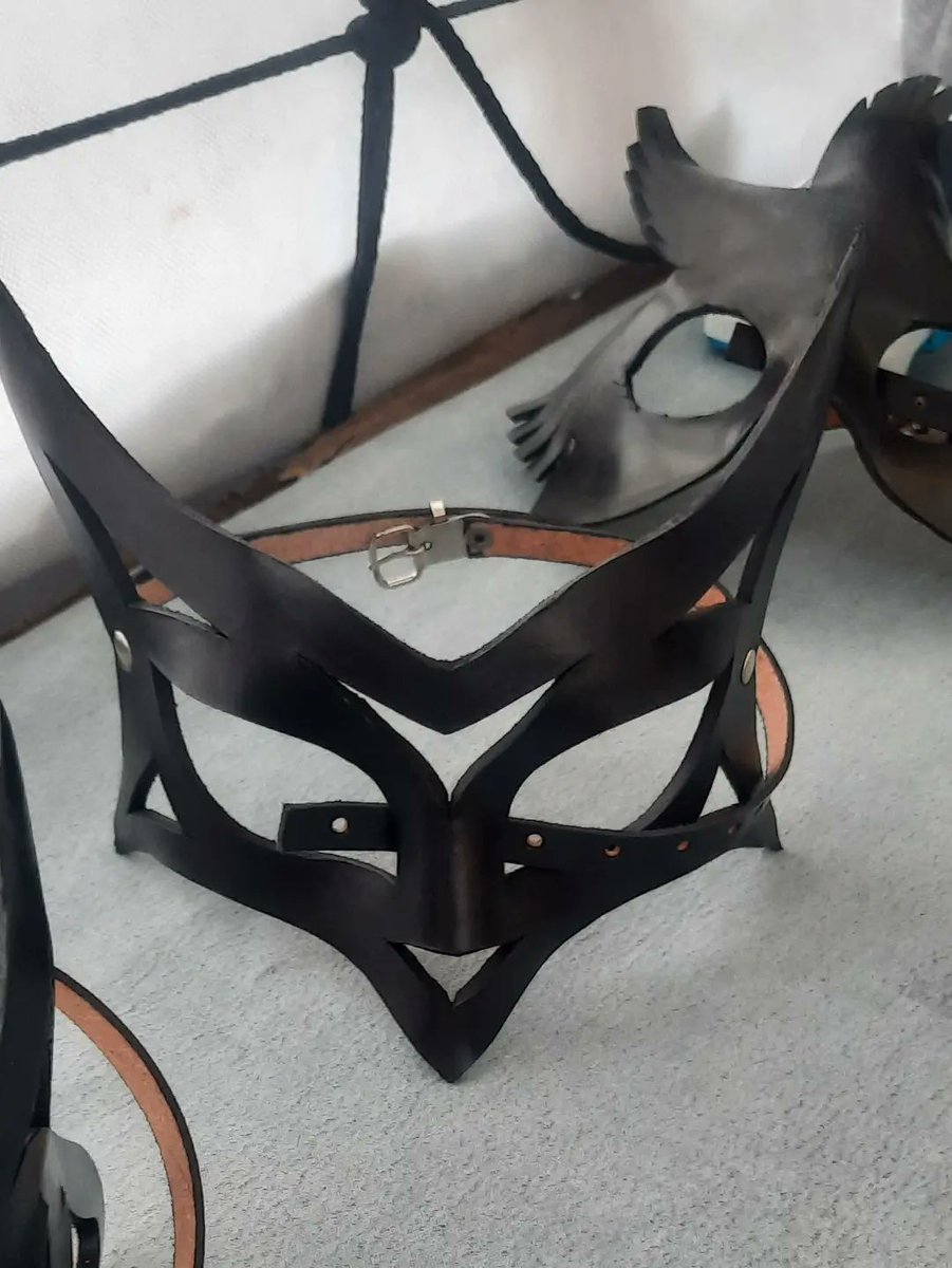 TanikaWinlye's tweet photo. Fascinating finds at the San Telmo flea market in Buenos Aires. https://t.co/tIAoLV7aC5