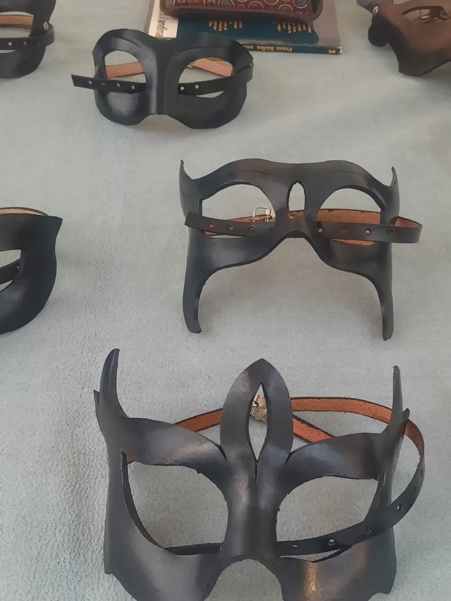 TanikaWinlye's tweet photo. Fascinating finds at the San Telmo flea market in Buenos Aires. https://t.co/tIAoLV7aC5