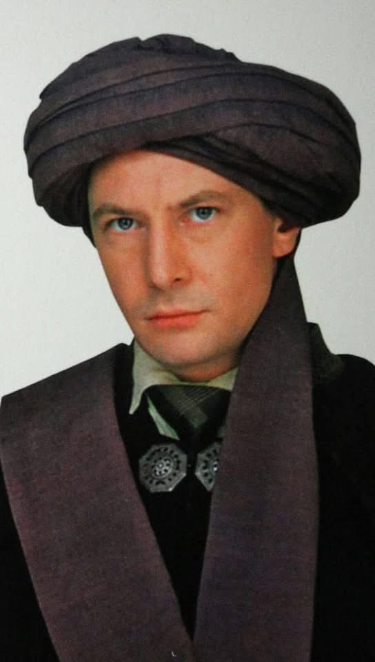 ClubPotterhead's tweet photo. Un día como hoy pero de 1955 | Nace el mortífago de Ravenclaw, el profesor Quirinus Quirrell,  quien prestó su cuerpo a Lord Valdomero para conseguir la piedra filosofal. https://t.co/Bc77VnqbRy