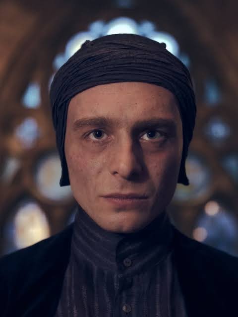 ClubPotterhead's tweet photo. Un día como hoy pero de 1955 | Nace el mortífago de Ravenclaw, el profesor Quirinus Quirrell,  quien prestó su cuerpo a Lord Valdomero para conseguir la piedra filosofal. https://t.co/Bc77VnqbRy