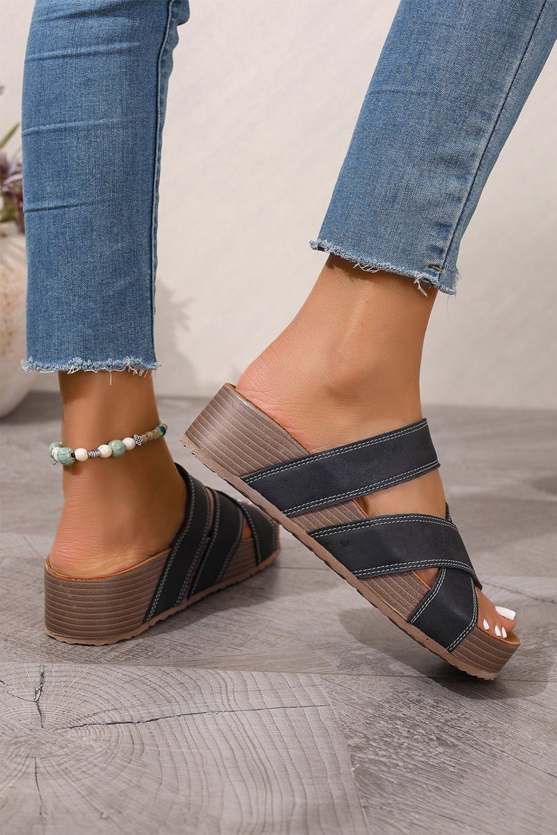 RickBivens2's tweet photo. Retro chunky slides with bold contrast stitching—lift without the drama. Perfect with jeans or a mini for instant attitude. Slip on and steal the scene. #Fashion #Style Tap the link in bio. https://t.co/yUurLbjjrA