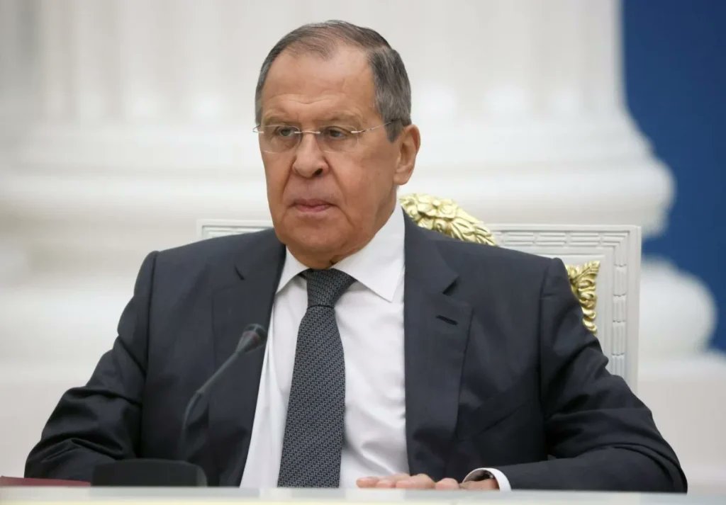 teleSURtv's tweet photo. El canciller ruso, Serguéi Lavrov, denunció ante la 81ª Asamblea General de la ONU que Estados Unidos agredió militarmente a Venezuela, secuestrando al presidente Nicolás Maduro y a su esposa, sometidos a detención ilegal en una prisión estadounidense. 

¿Qué exigió Rusia sobre la inmunidad de los altos funcionarios?

Entra al enlace y conoce 👉 https://t.co/jOocuaeXNR

#Rusia #Venezuela #26Sep