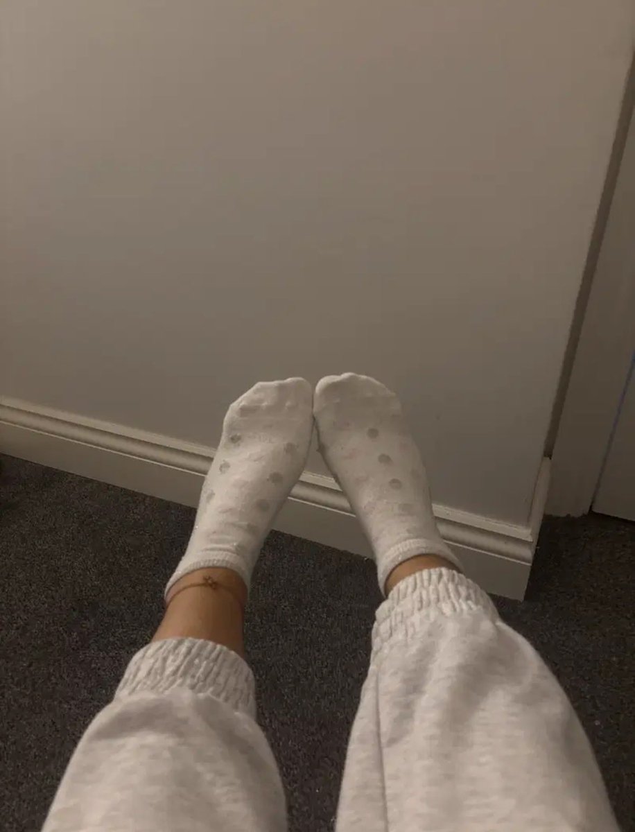 bimbobarbiebrat's tweet photo. #sellingcontent #findom #feet #wornsocks #sugarbaby https://t.co/1QXdtIn82o