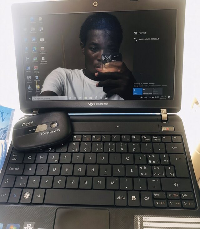 BhadboyPabs's tweet photo. If ur money come stingy with am ooh, nah since money I dey press lapi nothing fall out 😭😪 https://t.co/8wWIsODAn1