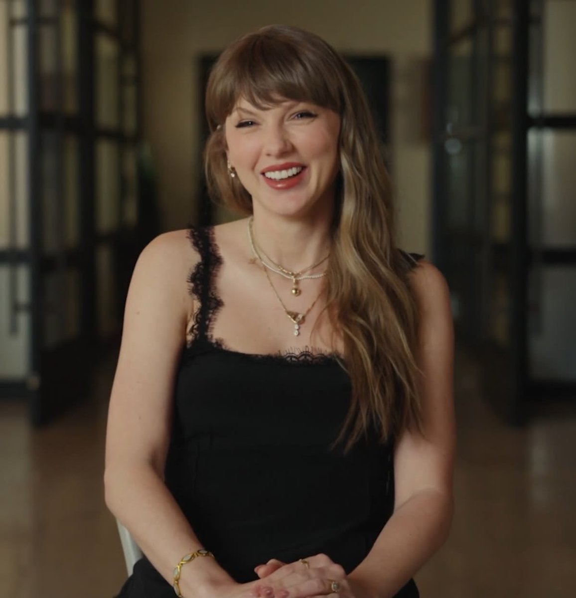 downbadABI's tweet photo. "when she smiles, it's annoying" BITCH WHERE???? THAT'S LITERALLY AN ANGEL!!!!!😭🤏🏼🩷 https://t.co/yYwp8qVlGr
