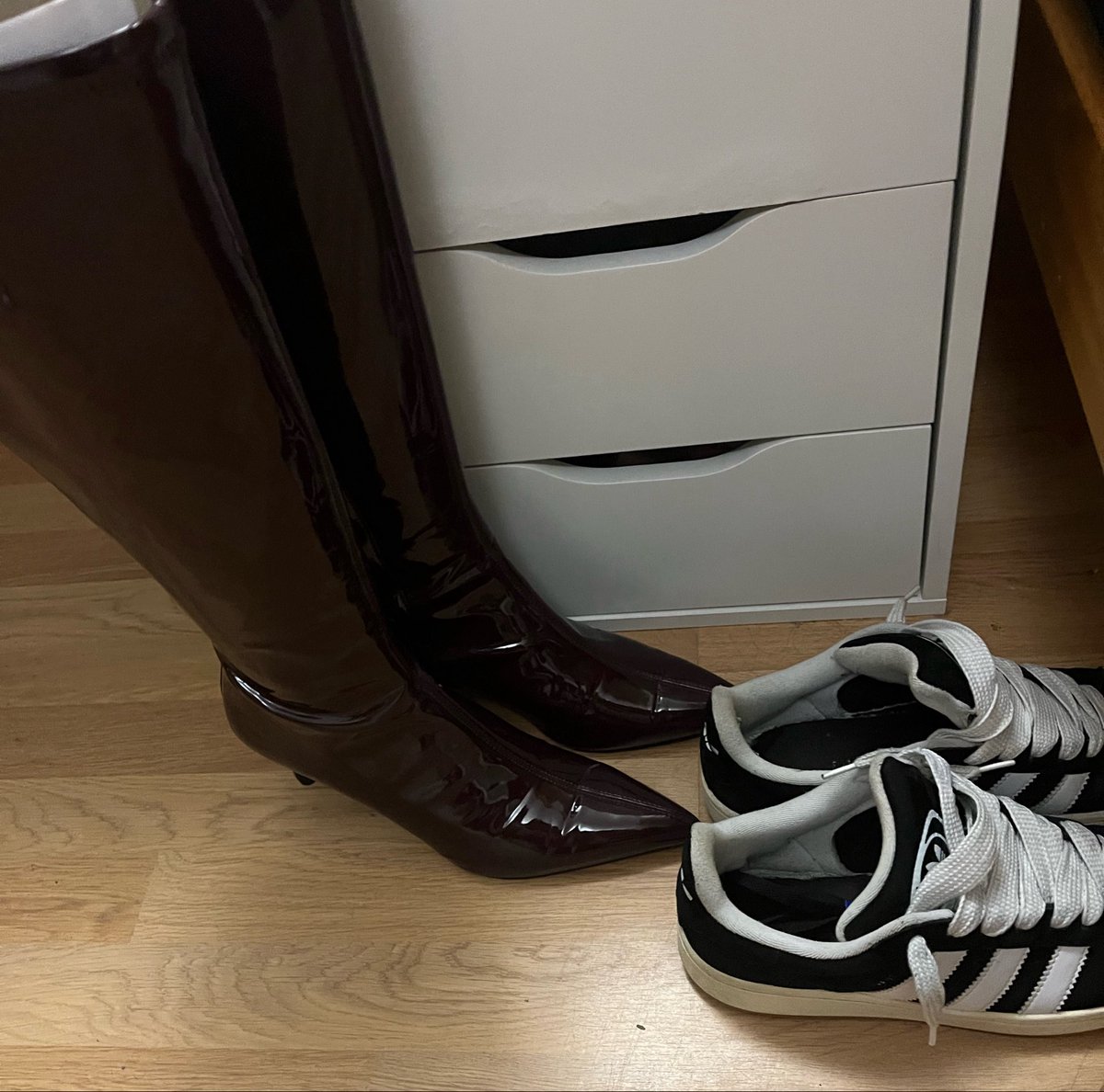 llzz400's tweet photo. je commence à revendre toutes mes chaussures.. https://t.co/VWxtl8n97W