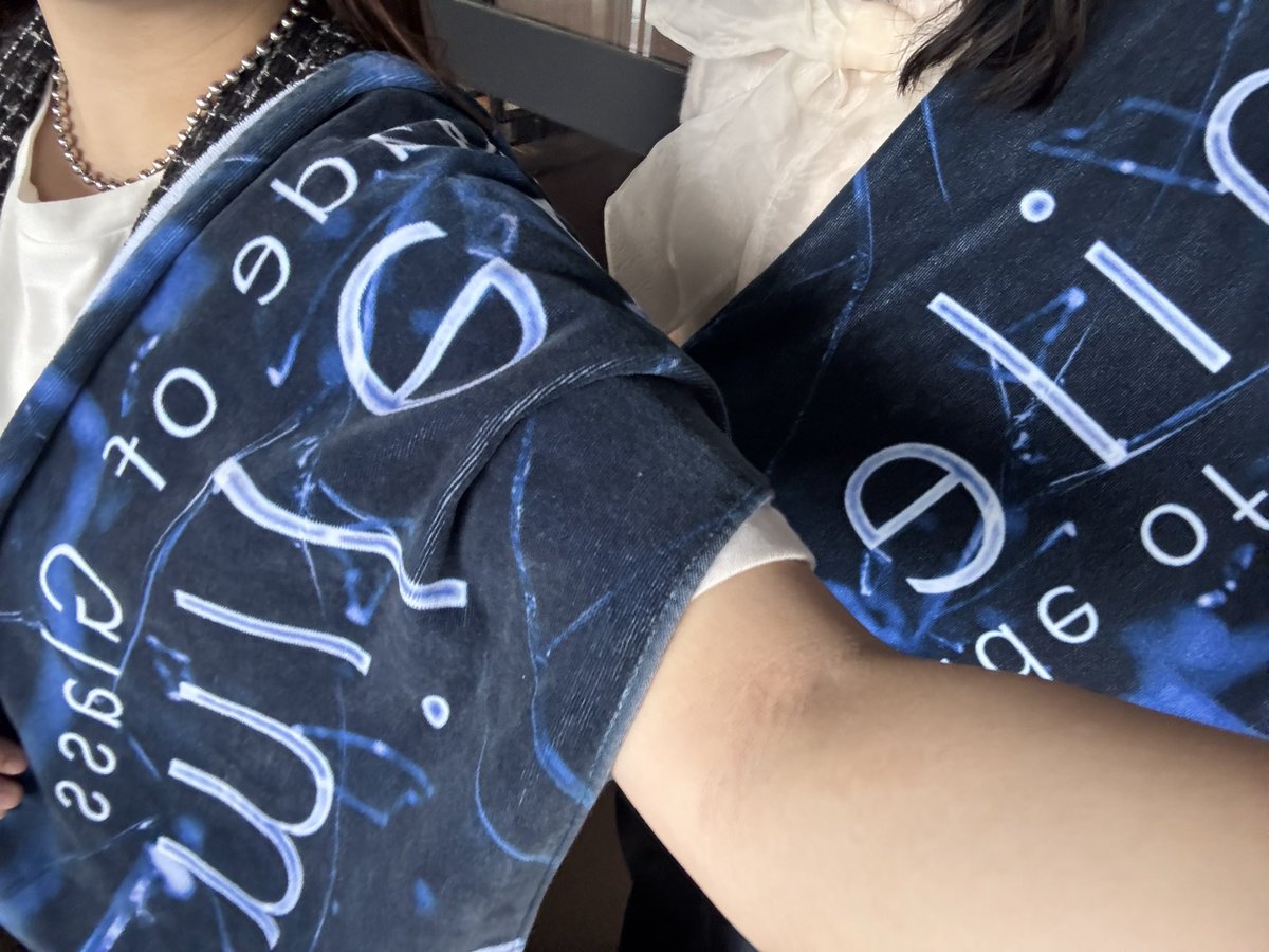 01__1219's tweet photo. 3年ぶりにmiletちゃんのライブ、あの場所で。
愛おしくて素敵でしあわせな瞬間でした🖤

ライト演出も含めてみられる席なの
毎回贅沢でありがたい、です。

あの演出は鳥肌😭

今日の静岡もファイナルになりますように。
次は大阪で会おうね。
　
#milet_MadeofGlass 💎 https://t.co/QootgxPBbl