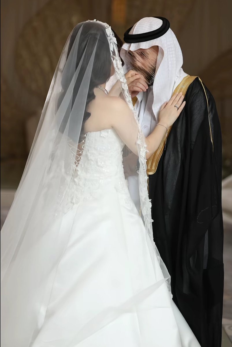 ash57189's tweet photo. شخصاً حتى لو كانت الأيام خادشة بيننا يستمر في كونه ناعماً معي ويرى اللطف بداخلي دائماً حتى في الأوقات التي يكون الغضب فيها ملتصق بروحي شخص يشبه لين قلبي ورقته ويحميني بقلبه ..♥️

#بوح_آخر_الليل 
#بوح_المشاعرㅤ https://t.co/jAv2eqdZe7