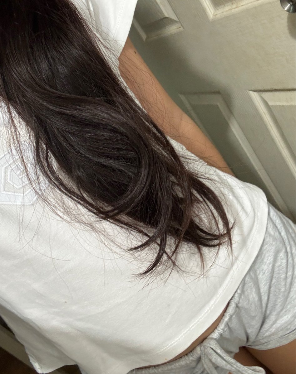 Mahateedjcc's tweet photo. เสื้อขาว ผมยาว แอ่น = กุ https://t.co/4YSRHRHyEN