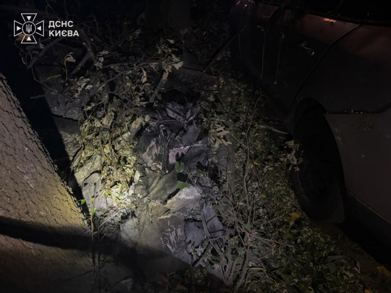 NewsUkraineRBC's tweet photo. ‼️ #Russian forces targeted #Kyiv with drones again on Saturday evening, September 26. The strike damaged buildings in two districts of the capital

📷: State Emergency Service of Ukraine https://t.co/w8Q4wgcOIE