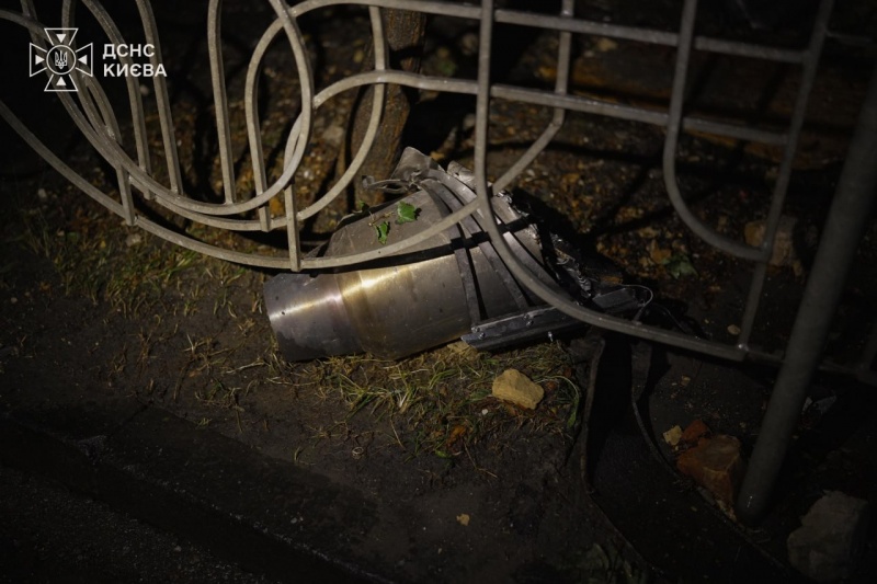 NewsUkraineRBC's tweet photo. ‼️ #Russian forces targeted #Kyiv with drones again on Saturday evening, September 26. The strike damaged buildings in two districts of the capital

📷: State Emergency Service of Ukraine https://t.co/w8Q4wgcOIE