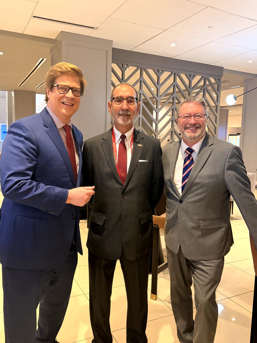 GunWashington's tweet photo. With Mark Smith @fourboxesdiner and the Hon. Roger Benitez. https://t.co/RaieWfCwEB