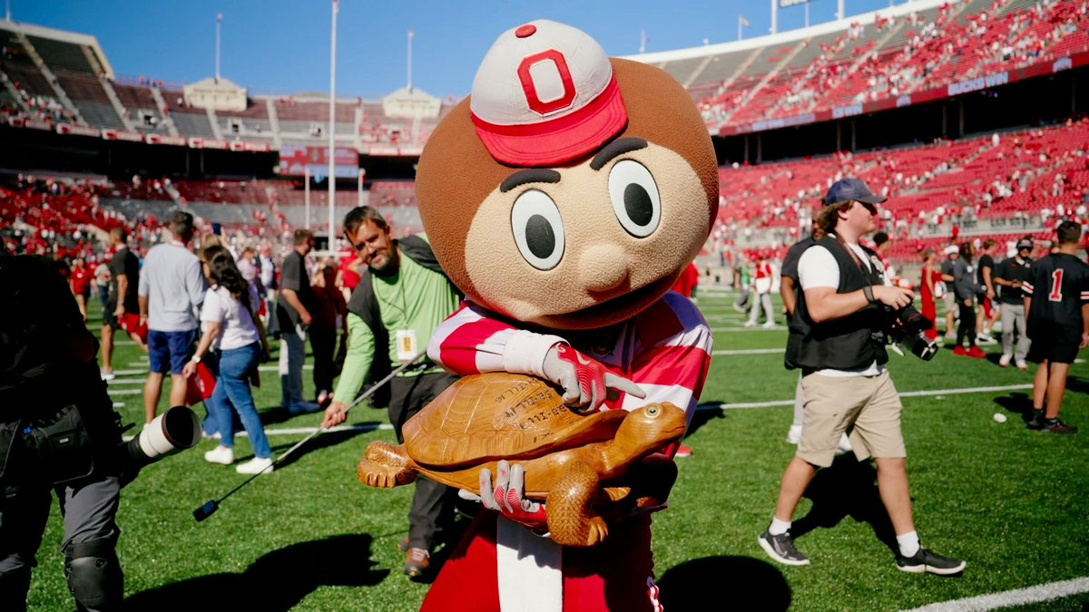 OhioState's tweet photo. All in a day’s work, eh, Buckeye Nation? 🏈🏟️ Next stop: Iowa City! https://t.co/Du2t5sVPxU