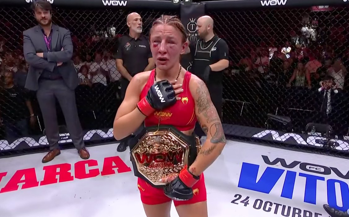 pelunaton's tweet photo. WOOOOW!!!  🇪🇸Sara Viéitez gana a la sueca Hanna Palmquist (3-1) por decisión dividida y es la primera y nueva campeona del peso paja de WOW FC, es increíble como le ha dado la vuelta a esta pelea, impresionante el corazón que tiene esta chica

#WOW32 #MMASpain https://t.co/3xgr0t2BDk