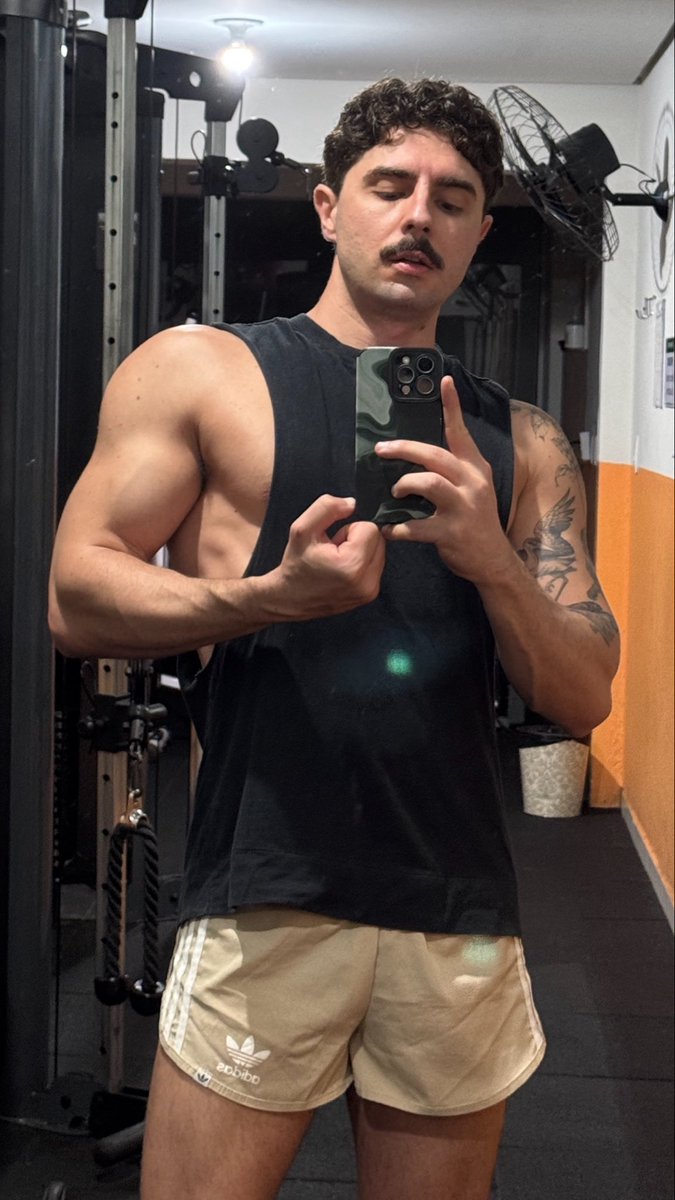 m4h3nb0's tweet photo. vai ter gay recém diagnosticado com hérnia de disco cervical malhando superiores SIM! https://t.co/lipXsRtjdS