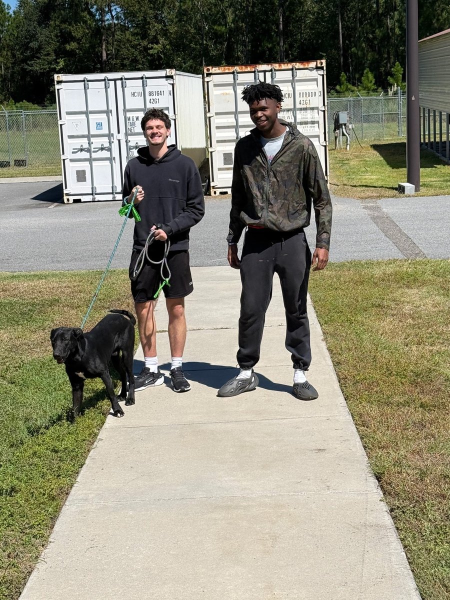ccgaathletics's tweet photo. Men’s Basketball had a great time visiting the Glynn County Animal Shelter and spending time with some of the animals in our community!

#HailTheSail https://t.co/26j9wqbvc3