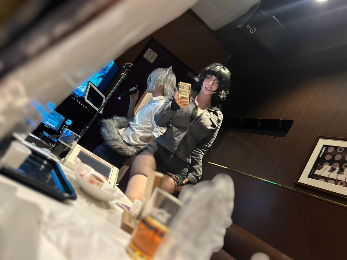 evastone_oraora's tweet photo. ⚠操作off・コスカラ

なぁに〜休みくらい歌うわよ、笑

#zzzero #zzzコスプレ https://t.co/qAMv8fgJxk