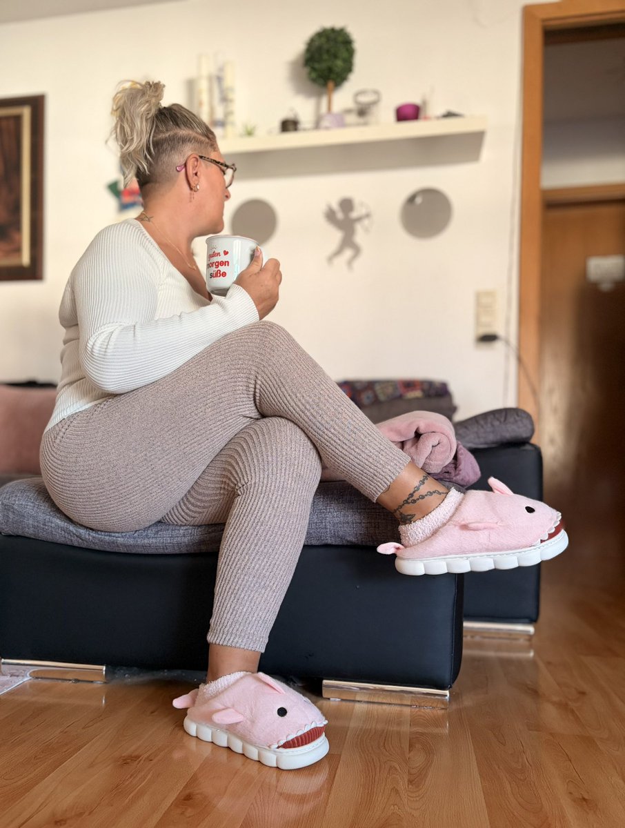 LadyCindylau's tweet photo. Gute Nacht, L🌙
Samstag ist vorbei. Zeit, eure Pflicht zu erfüllen.
Schlaft erst ruhig, wenn euer Tribut gezahlt ist. 💸
Zeigt mir, dass ihr heute an mich gedacht habt. 😈 https://t.co/YTWkIngzyr