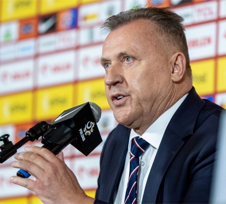 maximuss_12345's tweet photo. - Dlaczego został Pan prezesem PZPN, a nie PZPS?
- Odpowiedz jest prosta. W siatkówce są sety, a piłce nożnej mamy połówki. https://t.co/UKzp4R6LGd