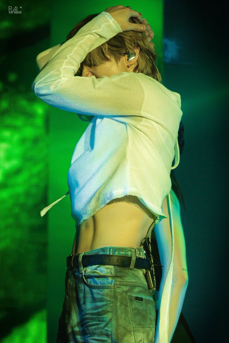 rudicalous's tweet photo. Number 1 Taemin tummy lines enjoyer https://t.co/D6N8tW7Tgj
