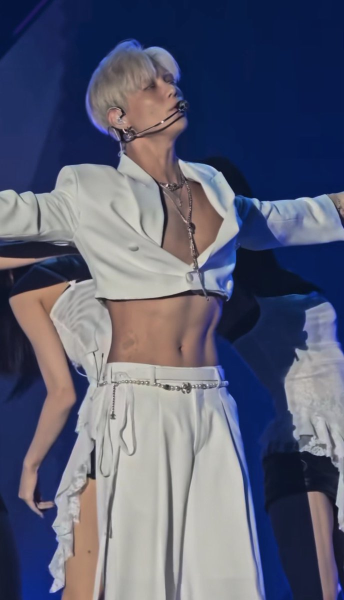 rudicalous's tweet photo. Number 1 Taemin tummy lines enjoyer https://t.co/D6N8tW7Tgj