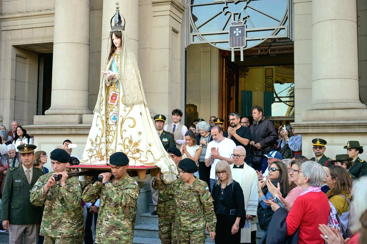 fsusbielles's tweet photo. Junto a muchisimos vecinos bahienses y nuestro Arzobispo Fray Carlos, acompañamos la procesión y la misa en honor a nuestra protectora.

Virgen de la Merced, Santa Patrona de Bahía Blanca, ruega por nosotros ... 🙏 https://t.co/K5bGRc3vqh