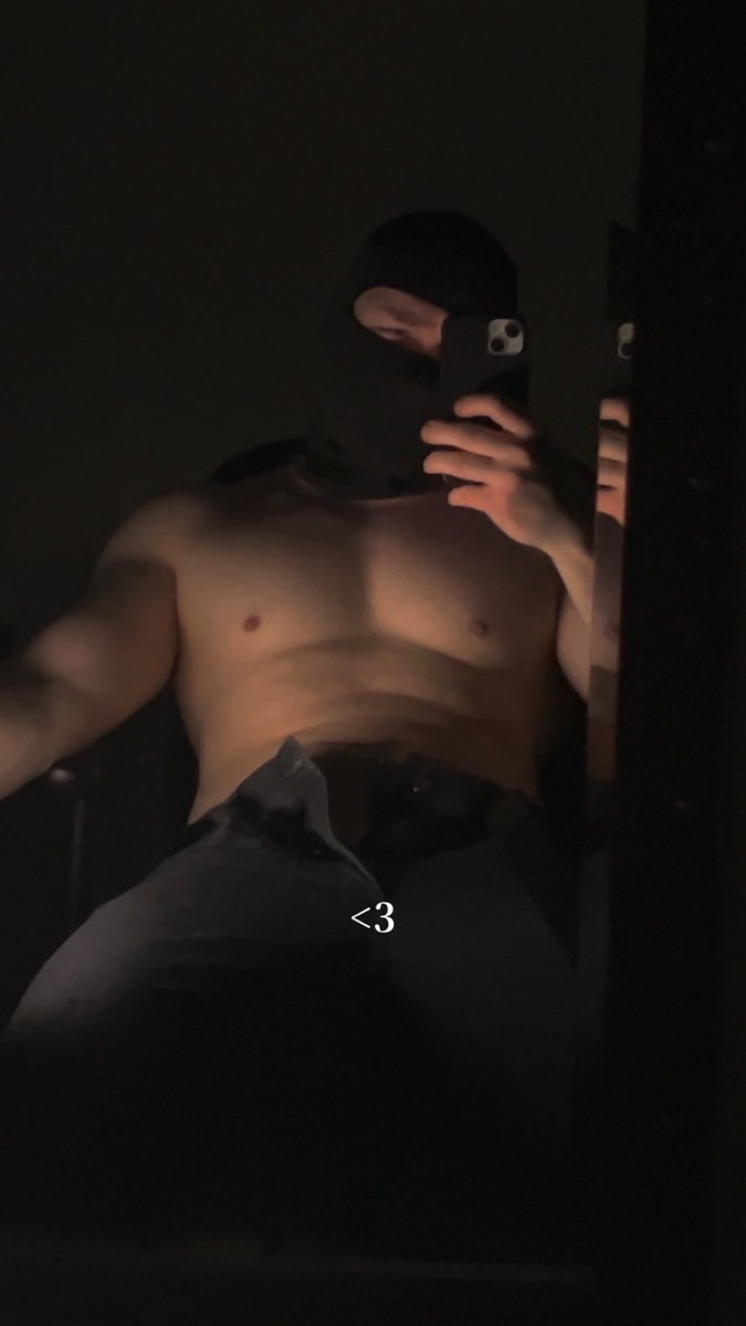 brightthelad's tweet photo. Take a seat 🔥😈 
#gay #masked #nsfw #muscleboy #mlm https://t.co/CfiI6L0TJQ