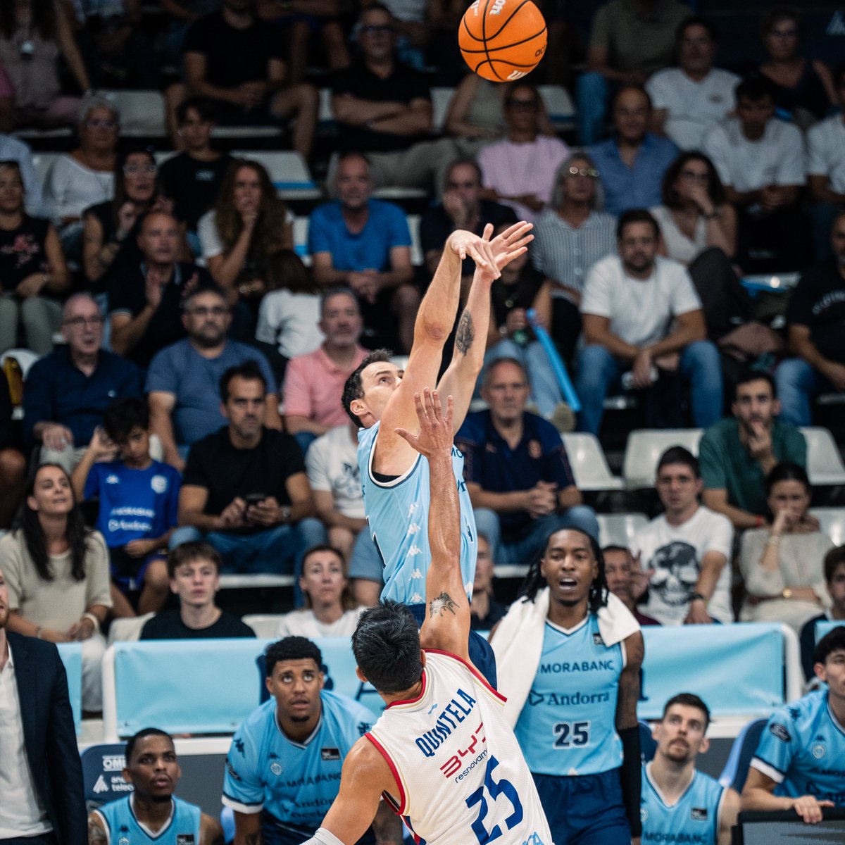 morabancandorra's tweet photo. 📝 𝐂𝐫𝐨̀𝐧𝐢𝐜𝐚
▶️ MoraBanc Andorra 85 🆚 90 Monbus Obradoiro
✍🏻 https://t.co/8UAEmsmtgO

👉🏻 L’estrena s’escapa al tram final

#MaiPor https://t.co/ryBbIYal5o