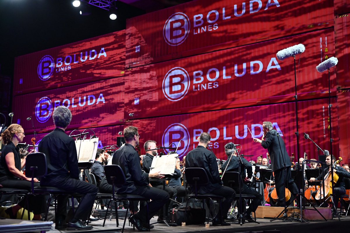 LPATemudas's tweet photo. #30TEMUDAS | LA FORZA DEL DESTINO
Celebramos junto a la @ofgrancanaria la última función de nuestro 30.º aniversario y lo hacemos en uno de los escenarios más espectaculares del programa: la terminal de contendores de @BoludaCM del Muelle de la Luz
#islascanarias https://t.co/84L9WSgPuV