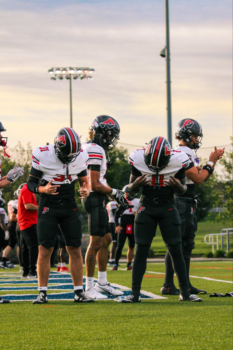 NoahOdenthal17's tweet photo. #BLESSED to be a part of this team🙏 great win last night 53-6. 3-0 more to come @Ian_Walker_2027 @JuliusOdenthal @Tahmerebrown23 @jbenkacoker1 @Trevor_Evans56 @BamPelzer03 @MauricioKume @BraydonBonfig @TenesieTaylor @BigBrodyLight @TJMaset @Peterso992 https://t.co/MvIezlUfR7