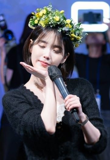 pradaUAENA's tweet photo. Gd morning & Happy Sunday🌞@IUPHILS 🇵🇭 Mary & UAENA across the world 🥹🥺
After IU get diagnosed "tube dysfunction", really happy Jingni looks chubby & healthy.
Spread love to Jingni,UAENA 💕︎ ♡🥺
#IU
#UNKNOWNPLANET
@_IUofficial
https://t.co/etxUBcSGL7 https://t.co/zsq9MgOx4c
