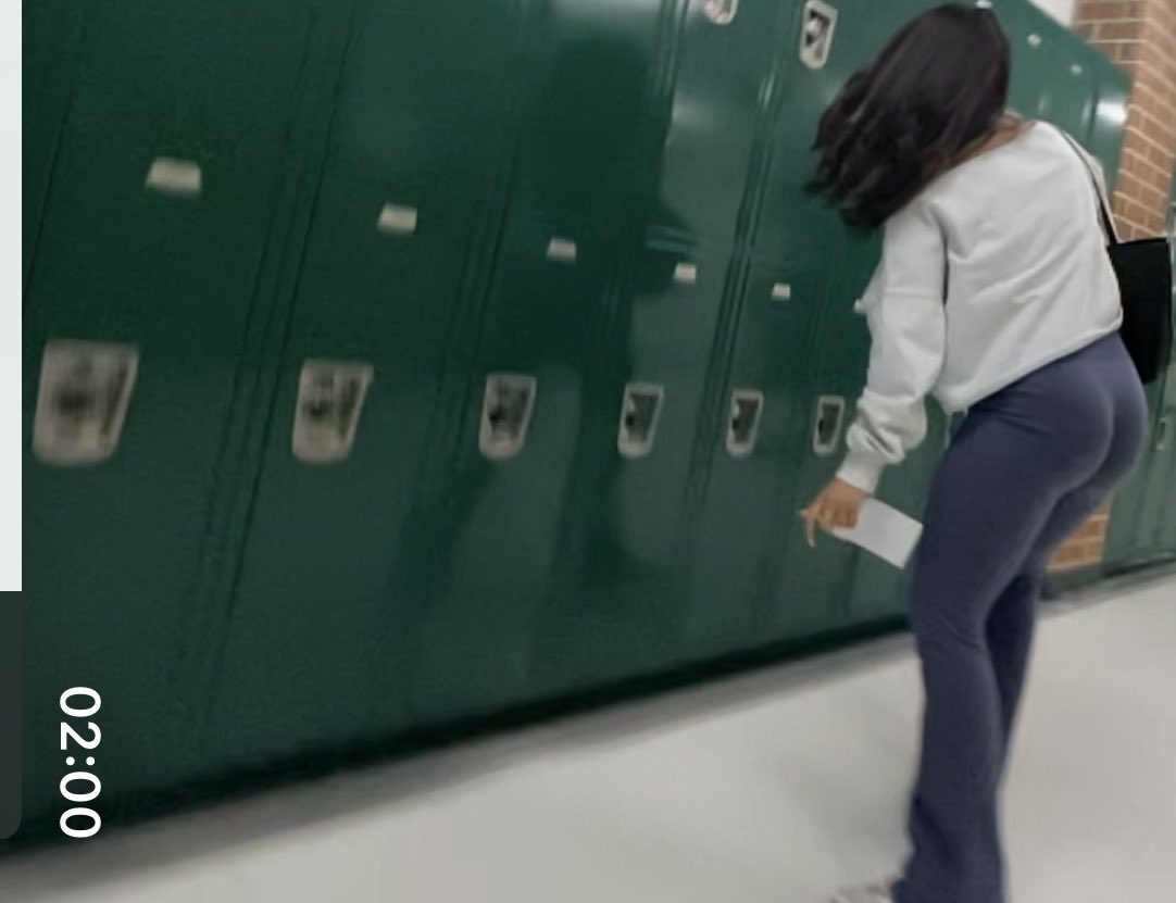 Es_Dee1's tweet photo. Baddie senior capped #candidass #candid #hs #candidhs #capped https://t.co/BqdEUzKxRb