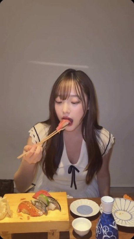 O3Bev3r's tweet photo. お寿司美味しそう💕 https://t.co/lTl2WrHFrv
