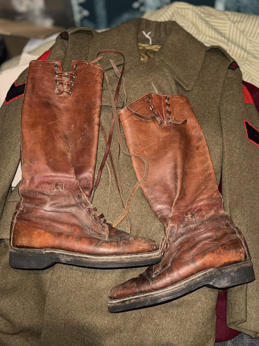 kantmoder's tweet photo. A better picture of the WW1 British officers Calvary leather boots i acquired today 🐱 https://t.co/WkCpcfFpVV