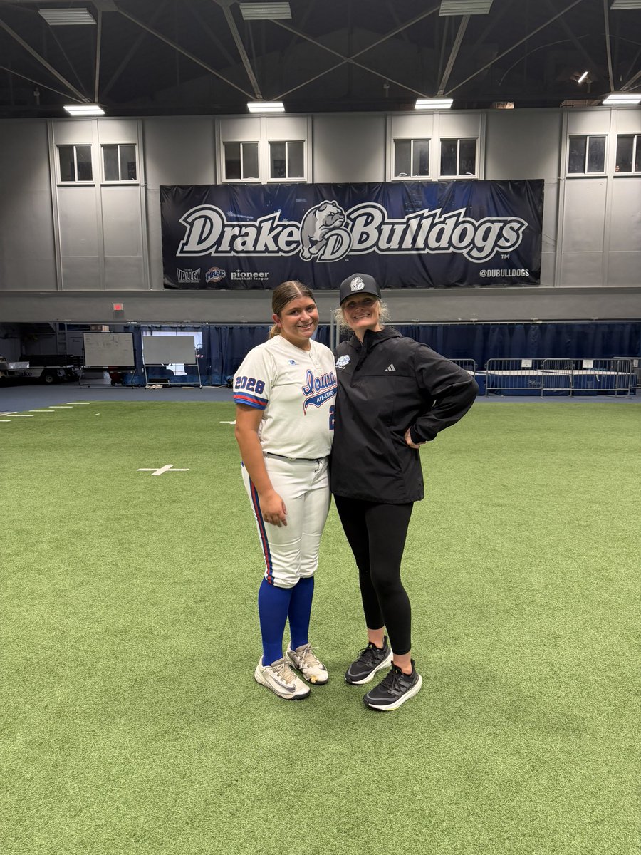 ChloeEv2028's tweet photo. I had a great time at the Drake Softball camp today! I learned some great things and got to meet the amazing coaching staff. Roll Bulldogs 💙🤍
@DrakeSoftball @LindsayDiehl00 https://t.co/w82SrjmeS8