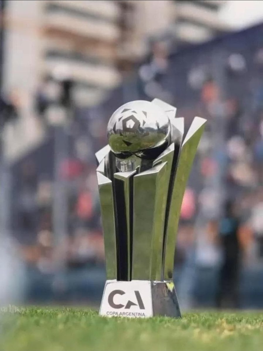kikin1913's tweet photo. Al final del día siempre nos vamos a dormir tranquilos, porque sabemos que la última épica del fútbol Argentino la hicimos nosotros.
DT expulsado, se quebró el arquero, con 9, nos hacen patear 2 veces un penal, nos pasearon por todo córdoba. La primera de cuyo y en casa..🤯🤯🤯 https://t.co/jlp7Mz48dz
