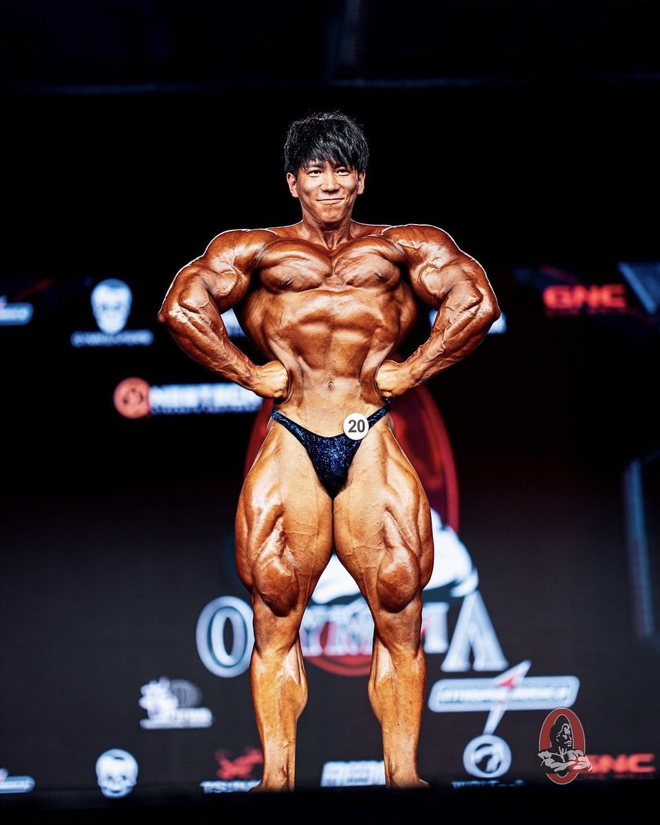 OGsummer72's tweet photo. Mrオリンピア2026

日本人男子結果

⚫︎ボディビル212
横川尚隆(初出場)
7位(2ndコール)

⚫︎メンズフィジーク
田口純平(2回目)
20位前後(3rdコール)

金子駿(3回目)
25位前後(3rdコール)

石本ファルーク(3回目)
30位前後(4thコール)

改めて横川尚隆がどれだけヤバい選手なのか思い知らされた。 https://t.co/pAelTWjouy