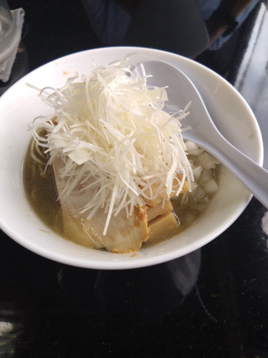 UmaimonH36303's tweet photo. のじじRの煮干ラーメンが至高すぎる🍜✨
ニボ感たっぷりの濃厚スープと細麺の絡みが最高で、箸が止まらない絶品だな🔥
みんなの推し煮干ラーメンもコメントで教えてほしい！
​#煮干中華そばのじじR
#ラーメン
#我孫子
#飯テロ https://t.co/BkYWsv53fu