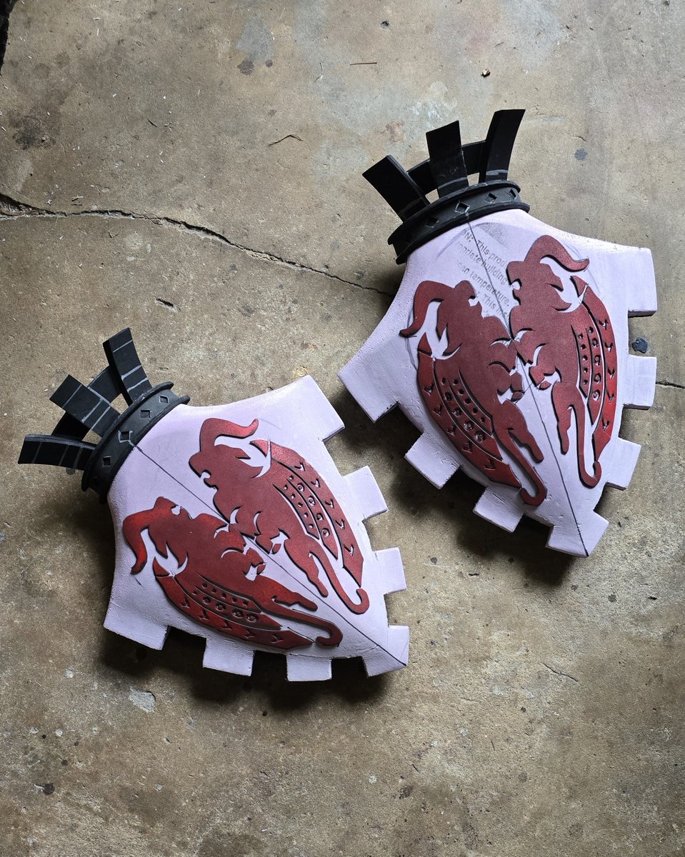 thecraftlocust's tweet photo. Last parts of the teo swaxe are now complete with construction. 👏. On to paint. #teostraswaxe #monsterhunter #monsterhuntercosplay #swaxe #switchaxe #モンハン #モンハンコスプレ https://t.co/vBgAQIaPoQ