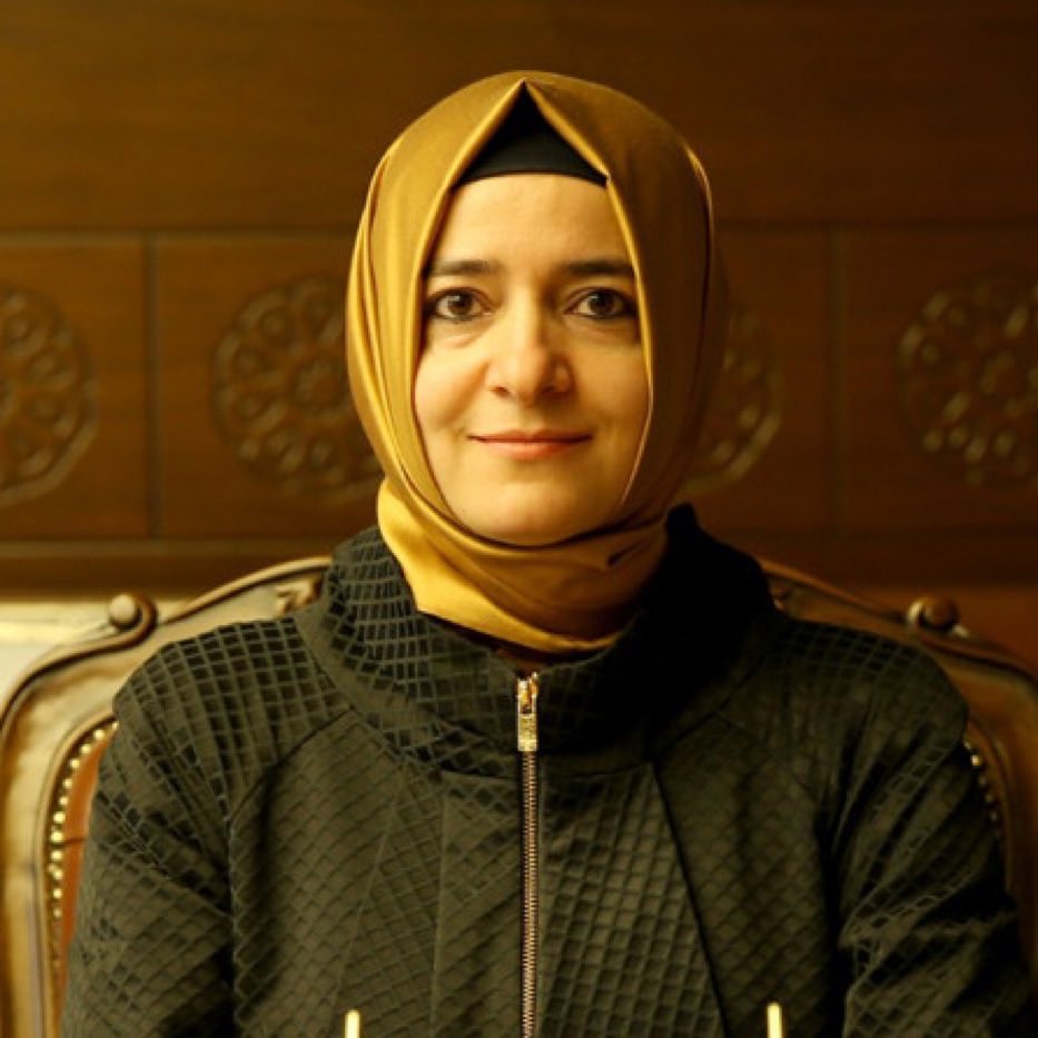 cappybarra09's tweet photo. En üst düzey makamlar mevkiler yetmemiş.
Yedi sülalesini de her yere yerleştirmiş yine mutlu olmamış.
Ablayı doyuramadık.

Gözünü ne doyurur acaba?

Milyonlarca insanın ahını aldın. 

PARAMIZI GERİ VER Fatma Betül https://t.co/ccQiwiUUbA