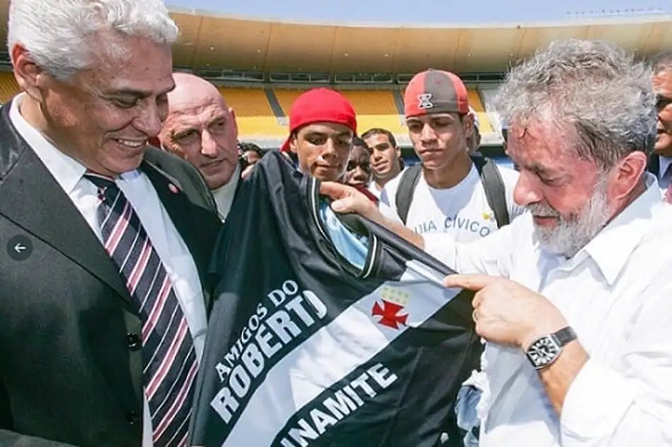 laramendon_ca's tweet photo. “Votar no Lula é votar contra o Flamengo”

pois não diga mais nada https://t.co/Mm7O6a3ayj