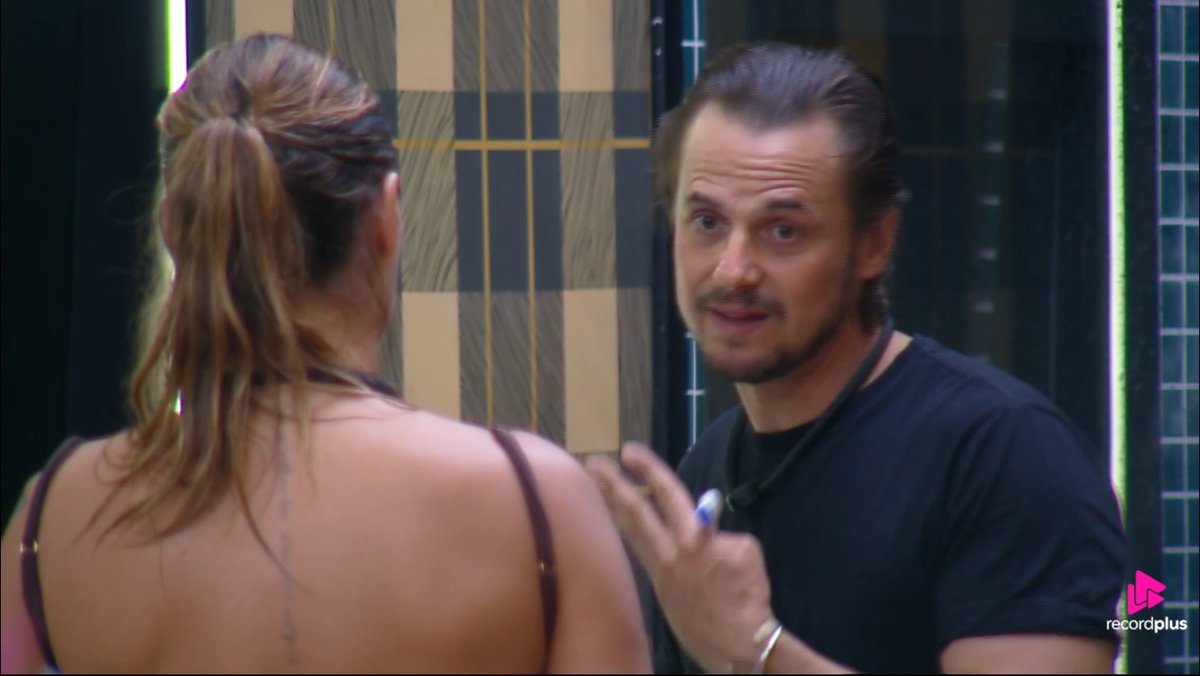 centralreality's tweet photo. nossa o Daniel é muito sonso e ainda tanta reverter as coisas pra sair de vítima #AFazenda https://t.co/MZDXNvOdFl