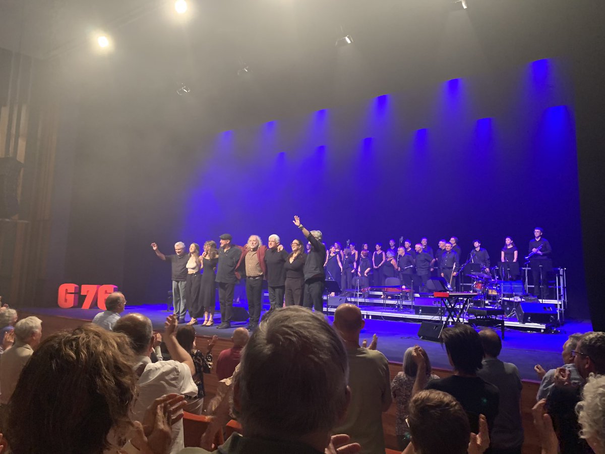 GloAiguafreda's tweet photo. Concert a @latlantidavic ‘Llach Gener 76’, que commemora els cinquanta anys dels concerts històrics de Lluís Llach al Palau dels Esports de #Barcelona. Jo, només tenia 12 anys, però avui he comprovat com totes aquelles cançons ens van fer crèixer amb identitat i criteri. #G76 https://t.co/UX0tjXLAAt