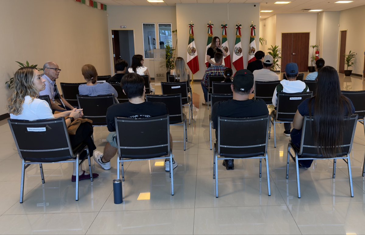 ConsulMexDou's tweet photo. El Consulado de México en Douglas informa que la Jornada Sabatina de hoy concluyó con éxito, brindando trámites de pasaportes, matrículas, actas de nacimiento y credenciales para votar a nuestra comunidad. Agradecemos su participación. 🇲🇽 https://t.co/uIDMrNBZKJ