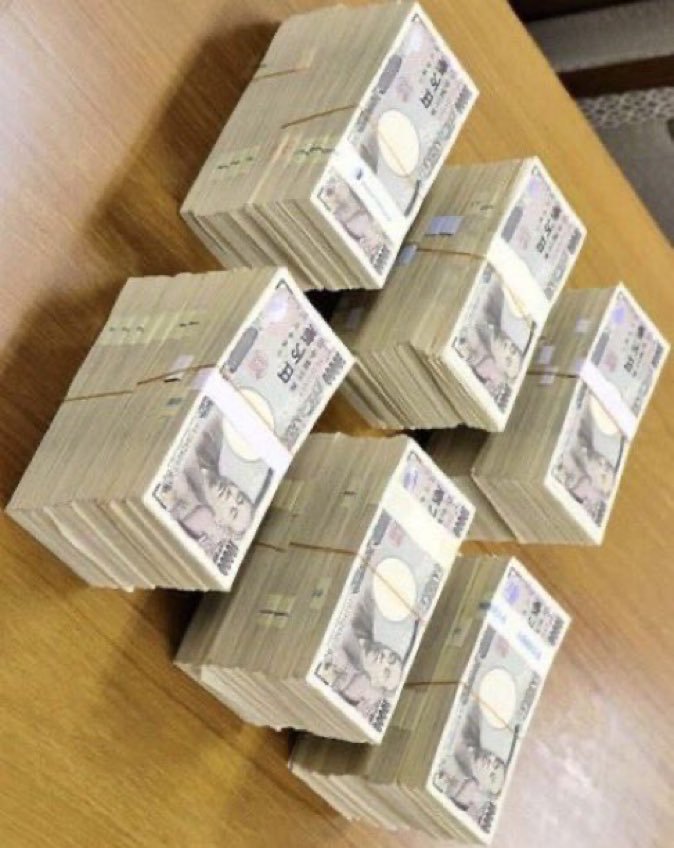 tz6i01's tweet photo. もし本日1億円を受け取ったら、何に使いますか？🤔💴

1 借金を返済する

2 投資してください

3 それを使って生活をより良くしてください https://t.co/JUTf5gsfj7