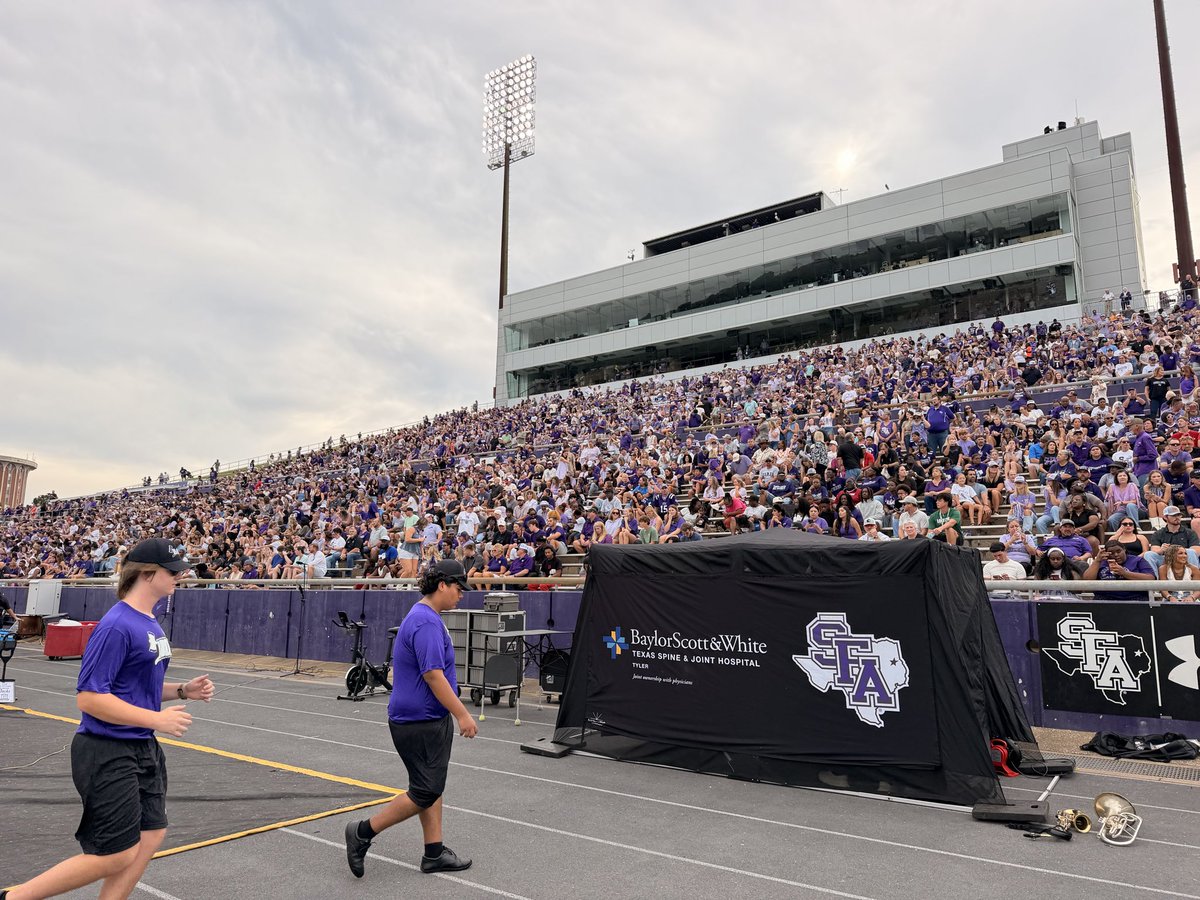CWSneed14's tweet photo. What. A. Crowd. 

@SFA_Football 
@SFA_Athletics 
#EastTexasTough https://t.co/USz0YqtRmi