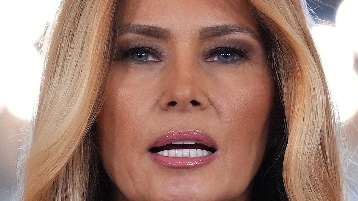 JoJoFromJerz's tweet photo. Melania Trump is selling a story about lifting women up. I’m the mother of two she tried to bully into submission.
https://t.co/otZ8rrffzh https://t.co/MK2SHVguGY