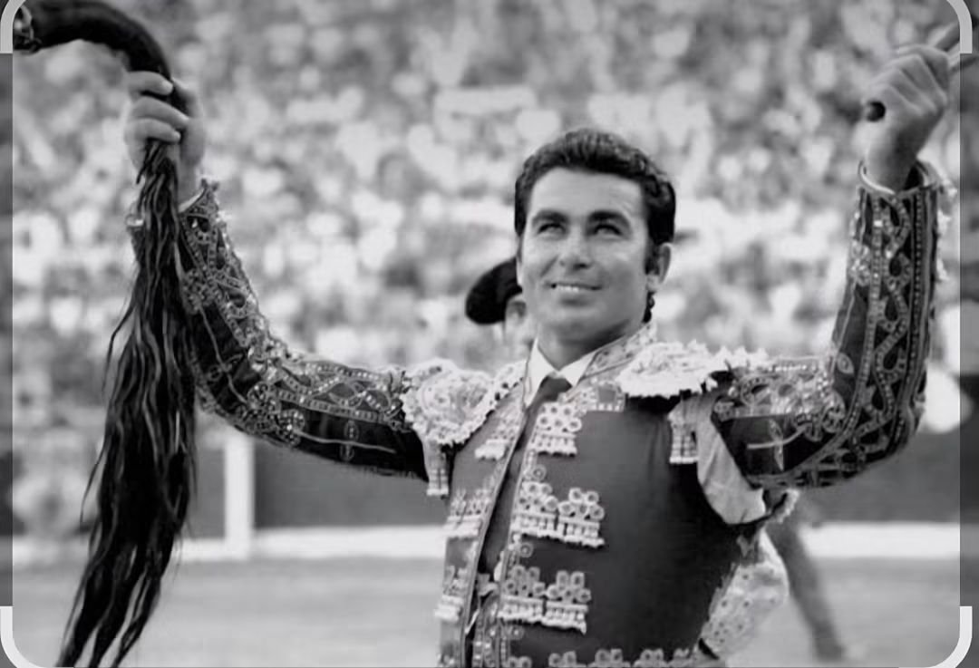 JoseNinoG's tweet photo. Un año mas sin el maestro Francisco Rivera Pérez "Paquirri"

Un Torero referente..un torero idolatrado ..
Un Torero muy Hombre...

Un Hombre muy Torero...

#42sinPaquirri https://t.co/DilhQngE9M