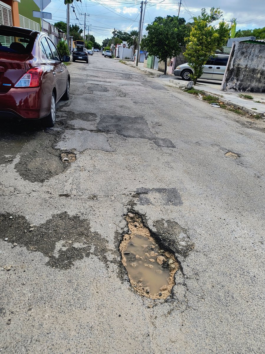 JulioPo25140575's tweet photo. Buenas tardes, reporte de presencia de baches en la calle 23 entre 14 y 16 del fraccionamiento mulsay. @AyuntaMerida @CeciliaPatronL Gracias! https://t.co/ttEt7x5kvI